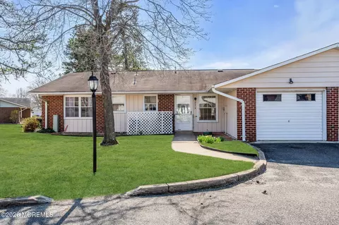 966 Argyll Cir # B, Lakewood, NJ 08701
