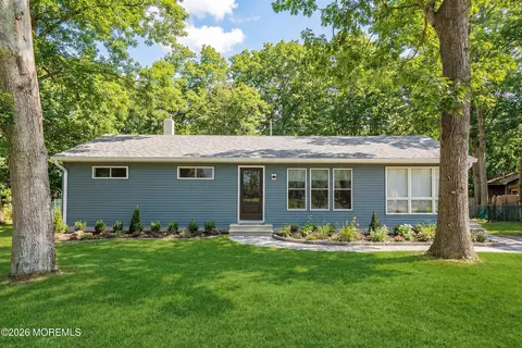 39 Blue Jay Dr, Toms River, NJ 08755