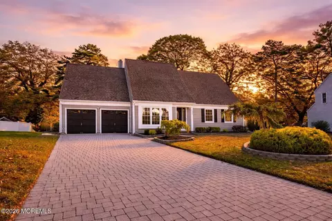 1432 Weeping Willow Ct, Toms River, NJ 08753