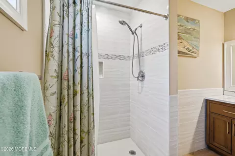 Bath - 514 Avon Rd, Pine Beach, NJ 08741 photo 3 of 6