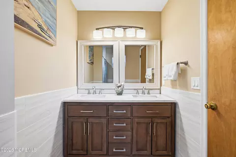 Bath - 514 Avon Rd, Pine Beach, NJ 08741 photo 2 of 6