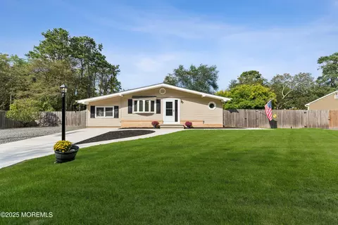 224 Hawaii Dr, Brick, NJ 08723