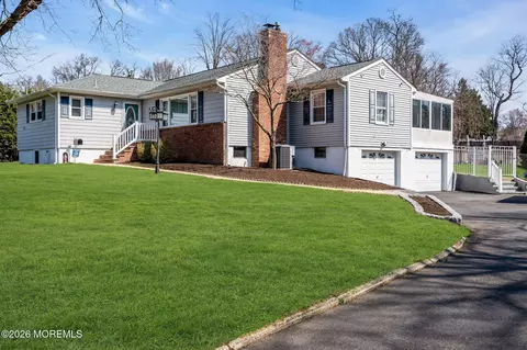 68 Leedsville Dr, Lincroft, NJ 07738