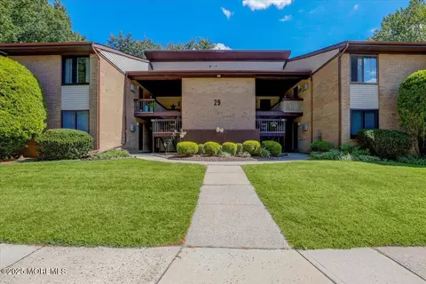 29 Meadow Green Cir #A, Manalapan, NJ 07726