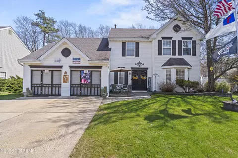 5 Brentwood Dr, Bayville, NJ 08721