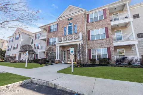 622 Sophee Ln, Lakewood, NJ 08701