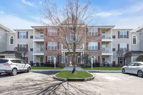 622 Sophee Ln, Lakewood, NJ 08701