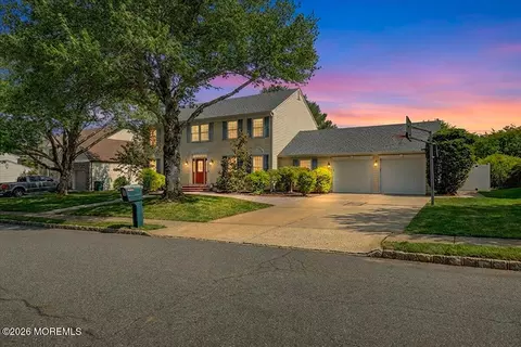 5 Pine Ln, Marlboro, NJ 07746