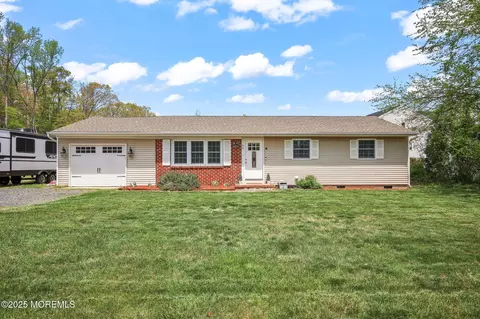 39 Sloop Creek Rd, Bayville, NJ 08721