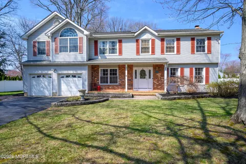 21 Jefferson Ct, Freehold, NJ 07728