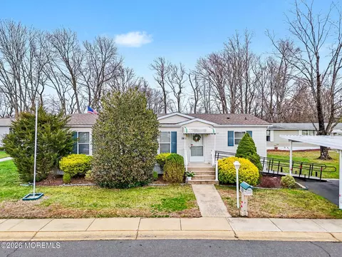 566 Sara Dr, Freehold, NJ 07728
