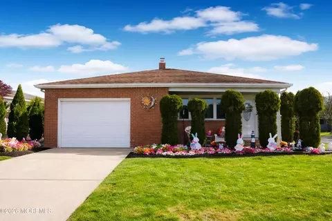 1 Miramar Ct, Toms River, NJ 08757