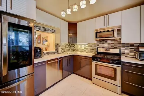 60 Renee Ct, Jackson, NJ 08527