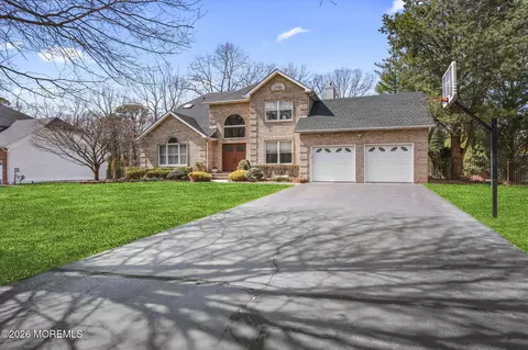 6 Candeub Ct, Manalapan, NJ 07726