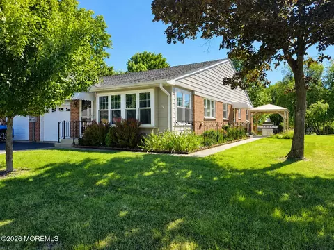 1 Salem Dr #B, Whiting, NJ 08759