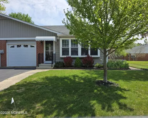 1 Salem Dr #B, Whiting, NJ 08759