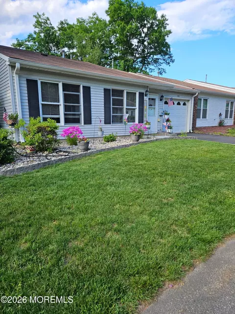 233 Cloverdale Dr, Lakewood, NJ 08701