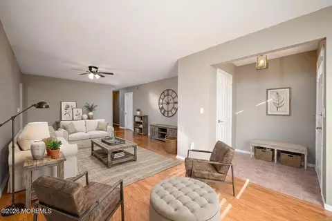 233 Cloverdale Dr, Lakewood, NJ 08701