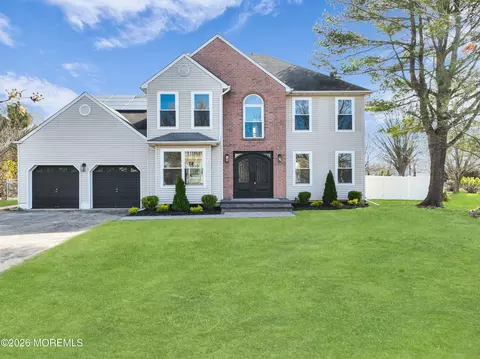 2 Fred Jahn Dr, Freehold, NJ 07728