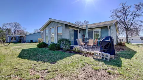 371 Duranta Plz Plz # A, Monroe, NJ 08831