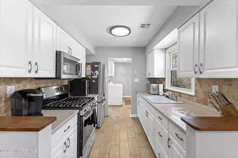 Entry Way - 214 Davis Ave, Forked River, NJ 08731 photo 2 of 2
