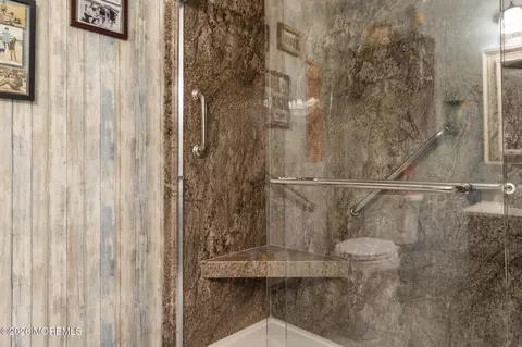 Bath - 110 Pineway Dr, Forked River, NJ 08731 photo 2 of 5