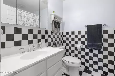Bath - 110 Pineway Dr, Forked River, NJ 08731 photo 5 of 5