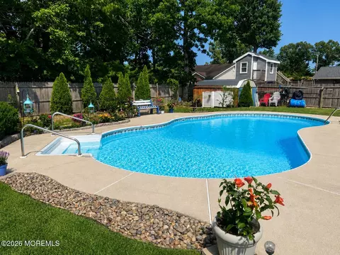 Exterior - 110 Pineway Dr, Forked River, NJ 08731 photo 7 of 8