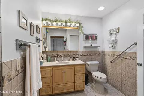 Bath - 110 Pineway Dr, Forked River, NJ 08731 photo 3 of 5