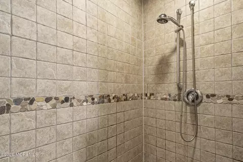 Bath - 110 Pineway Dr, Forked River, NJ 08731 photo 4 of 5