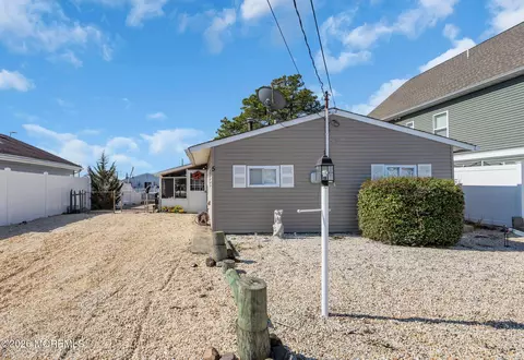 5 W Thames Rd, Little Egg Harbor, NJ 08087