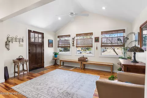 100 Laurel Ave, Island Heights, NJ 08732