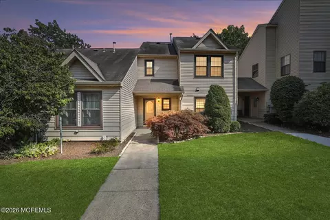 201 Larkspur Ln, Jackson, NJ 08527