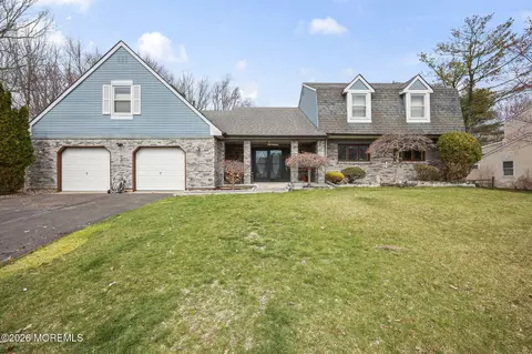 3 Fairfield Ct, Manalapan, NJ 07726