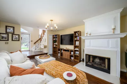 55 Malibu Dr, Eatontown, NJ 07724