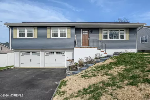 359 Evergreen Dr, Brick, NJ 08723