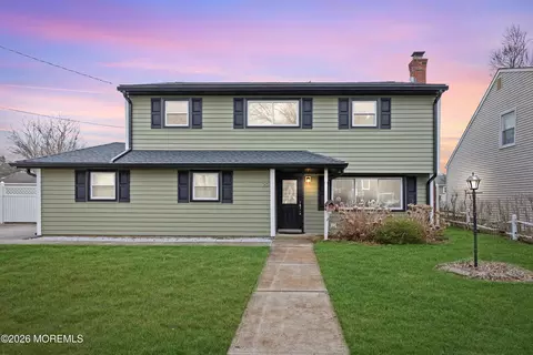 20 Surrey Dr, Hazlet, NJ 07730