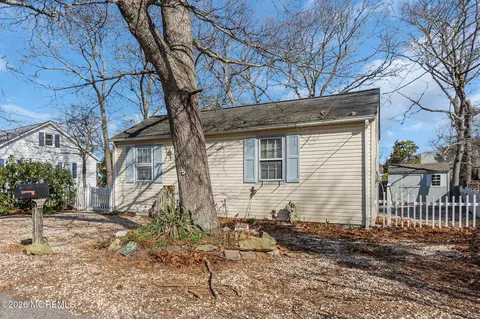 Exterior - 488 Mohawk Dr, Brick, NJ 08723 photo 9 of 10