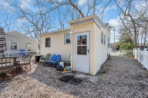 Exterior - 488 Mohawk Dr, Brick, NJ 08723 photo 4 of 10