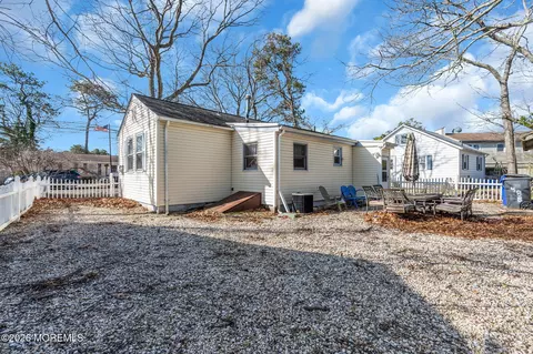 Exterior - 488 Mohawk Dr, Brick, NJ 08723 photo 3 of 10