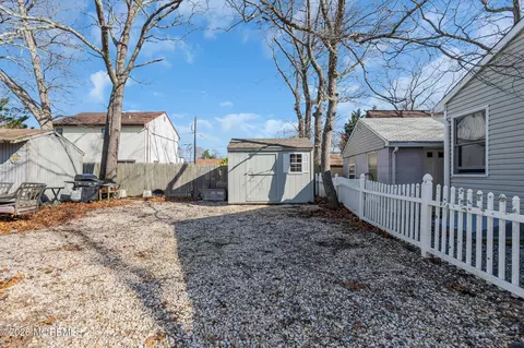 Exterior - 488 Mohawk Dr, Brick, NJ 08723 photo 1 of 10