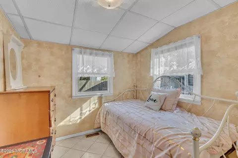 Bedroom - 488 Mohawk Dr, Brick, NJ 08723 photo 1 of 3