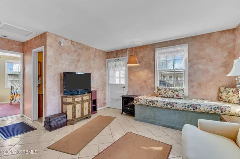 488 Mohawk Dr, Brick, NJ 08723