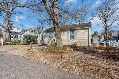 Exterior - 488 Mohawk Dr, Brick, NJ 08723 photo 6 of 10