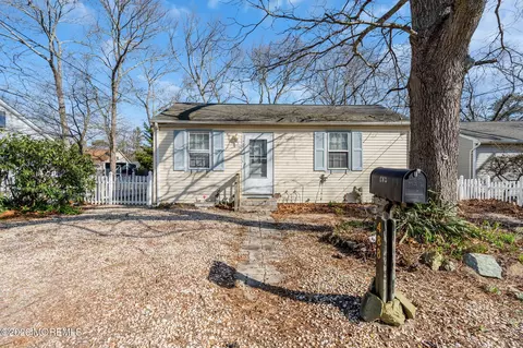 Exterior - 488 Mohawk Dr, Brick, NJ 08723 photo 8 of 10