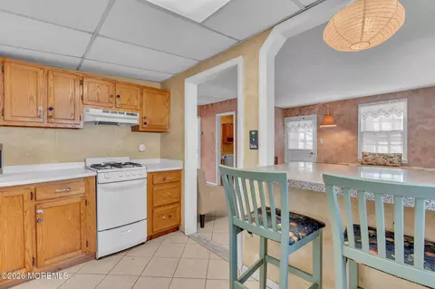 Kitchen - 488 Mohawk Dr, Brick, NJ 08723 photo 3 of 5