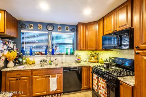 401 Daffodil Dr #401, Jackson, NJ 08527