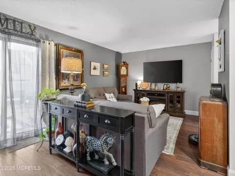 401 Daffodil Dr #401, Jackson, NJ 08527