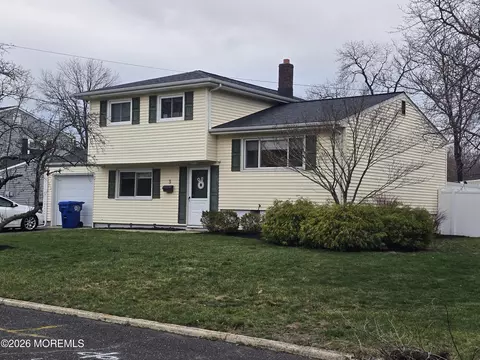 5 Stratton Pl, Middletown, NJ 07748