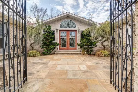 884 Breezy Oaks Dr, Toms River, NJ 08753